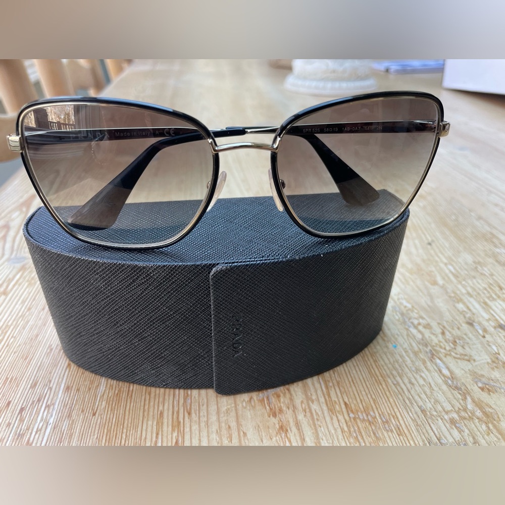 Authentic Prada sunglasses. In perfect condition